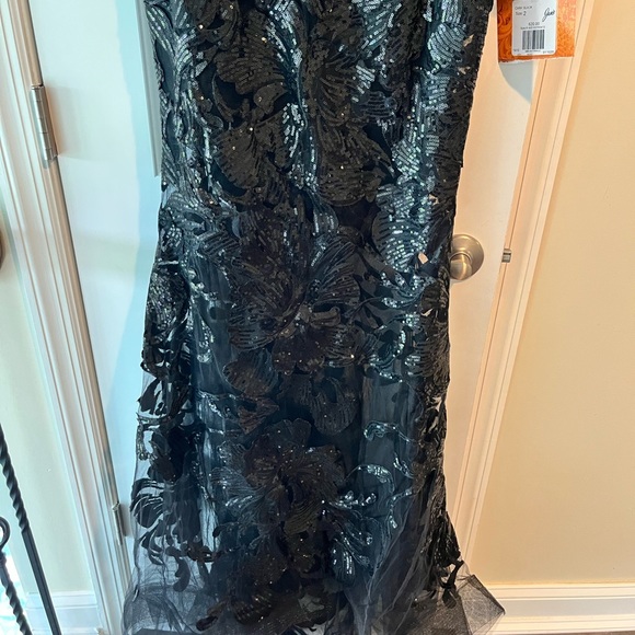 Jovani Black Lace Evening Gown size 2 - Picture 4 of 6